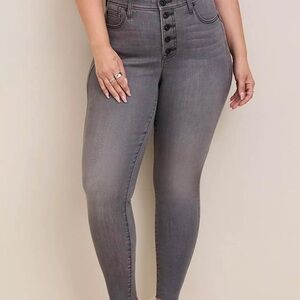 Torrid Bombshell Skinny Jeans size 16 short gray